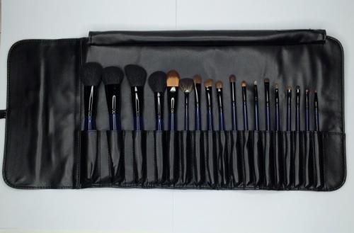 Какие кисти для макияжа нужны новичку. Какие кисти нужны для профессионального макияжа?