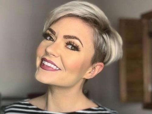 Стрижка 2019 на кудрявые волосы. Полезная привычка: 5 лучших масел для ухода за кутикулой 06 Стрижка 2019 на кудрявые волосы. Полезная привычка: 5 лучших масел для ухода за кутикулой 06