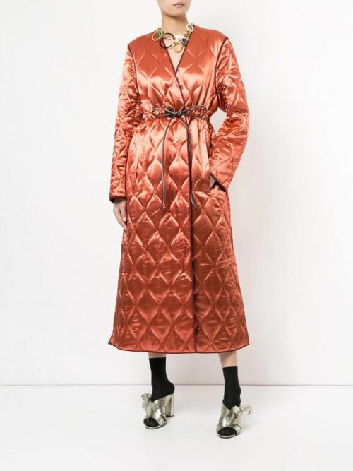 Образы для брюнеток осень-зима. Модные женские образы осень-зима 2020-2021: тенденции и фото