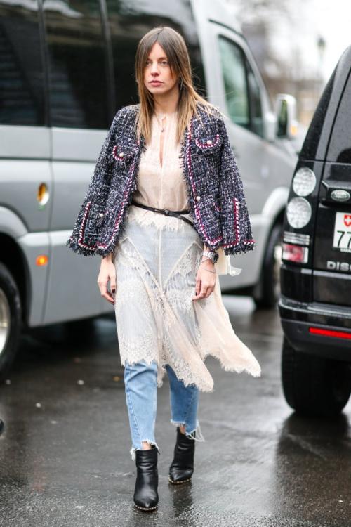 Джинсовое платье, как носить. Как правильно носить платье   с джинсами: тренды 2020 с фото