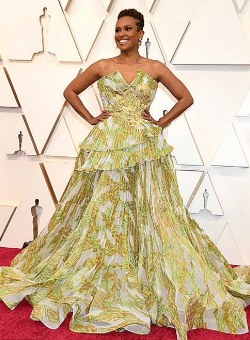 Самые безвкусные наряды звезд. Самые нелепые и безвкусные наряды знаменитостей за вторую половину декабря 04 Самые безвкусные наряды звезд. Самые нелепые и безвкусные наряды знаменитостей за вторую половину декабря 04