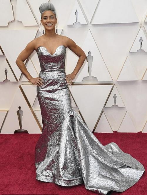 Самые безвкусные наряды звезд. Самые нелепые и безвкусные наряды знаменитостей за вторую половину декабря 03 Самые безвкусные наряды звезд. Самые нелепые и безвкусные наряды знаменитостей за вторую половину декабря 03