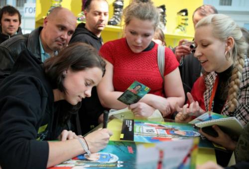 Как выделится из толпы на автограф-сессии. Совет 2 : Как взять автограф