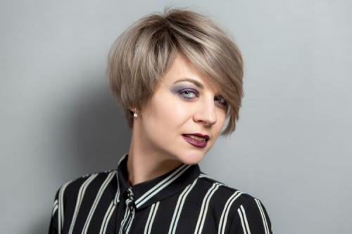 Объемные прически на короткие волосы. Стрижка на короткие волосы придающая объем фото