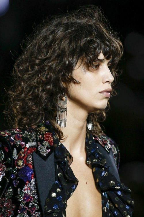 Сколько раз в неделю нужно мыть голову если волосы жирные. Какой правильный ответ на вопрос, как часто мыть голову?