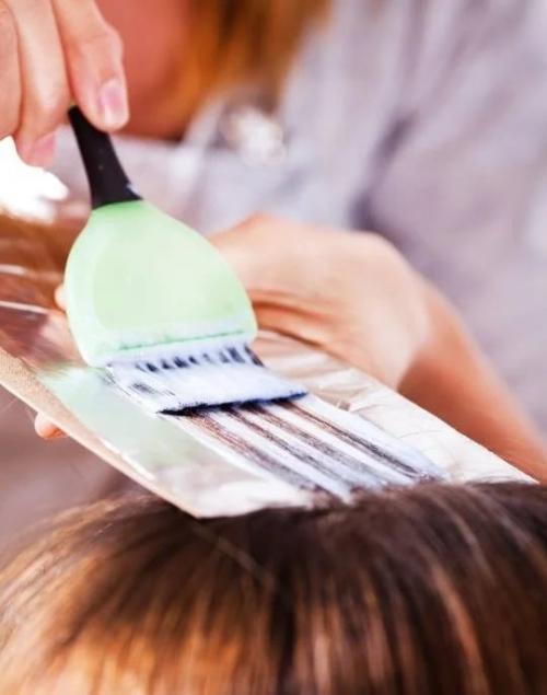 Обесцвечивание волос краска. Особенности осветляющей краски для волос