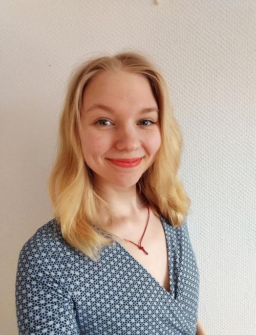 Девушка не моет голову. Девушка два года не мыла голову шампунем, и вот, как это сказалось на её волосах