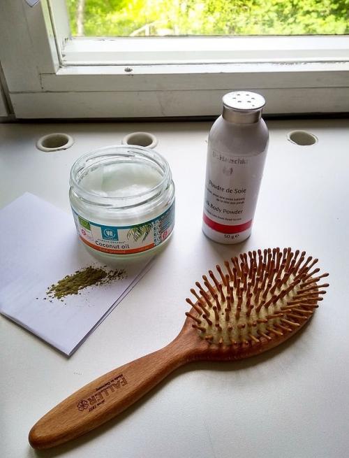 Девушка не моет голову. Девушка два года не мыла голову шампунем, и вот, как это сказалось на её волосах