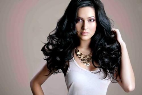 Выйти из черного цвета волос мелированием. Почему сложно выйти из черного цвета волос?