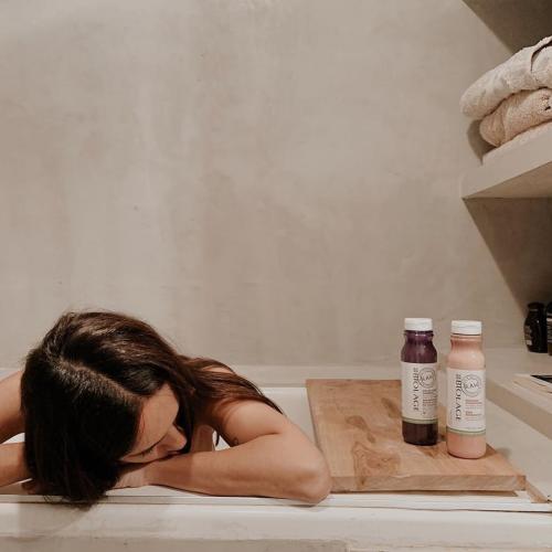 Как смыть краску с волос в домашних условиях