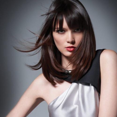 Классные стрижки на средние волосы с челкой. Красивые и модные стрижки с челкой на средние волосы в 2022 году