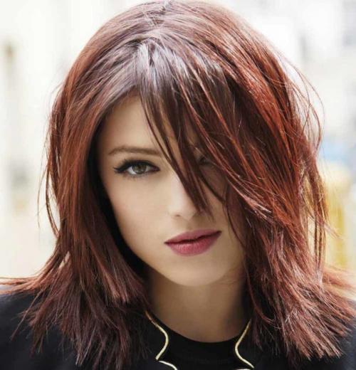 Классные стрижки на средние волосы с челкой. Красивые и модные стрижки с челкой на средние волосы в 2022 году