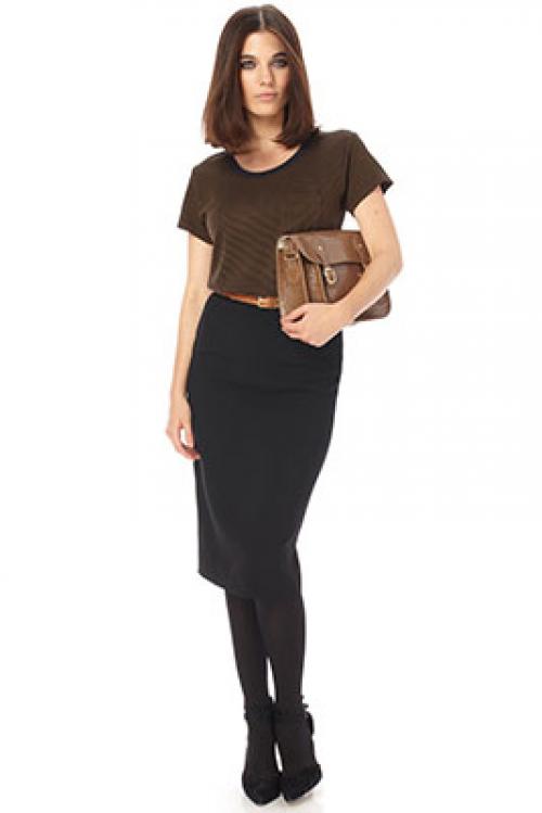 Элегантность и стиль: как красная юбка-карандаш завоевала модный мир 12