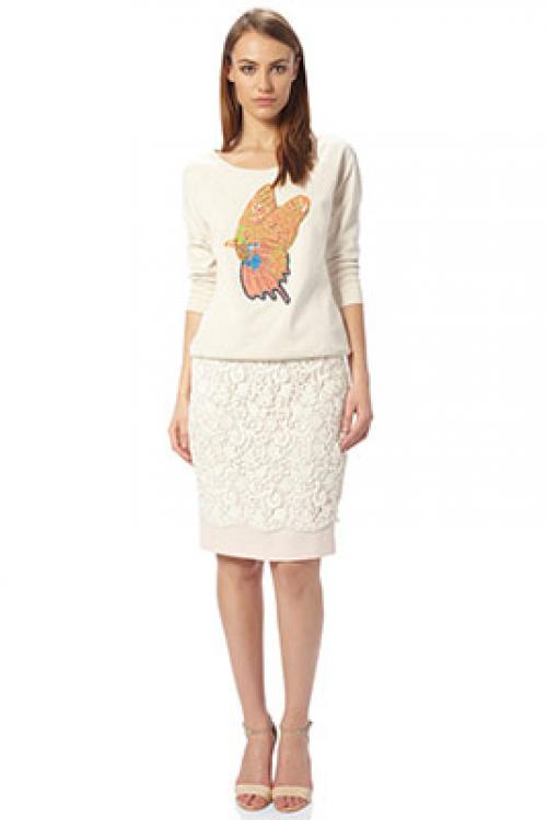 Элегантность и стиль: как красная юбка-карандаш завоевала модный мир 11