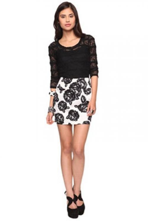 Элегантность и стиль: как красная юбка-карандаш завоевала модный мир 07