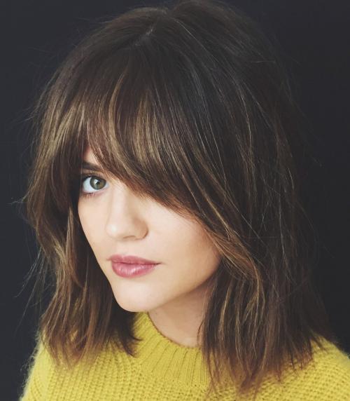 Стрижка на средние волосы с челкой. Модные тенденции челок на средние волосы в 2022 году