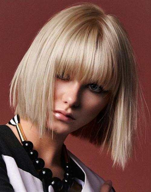 Модные стрижки 2022 женские с челкой. Модные тенденции стрижек с челкой на средние волосы 2022 года с фото