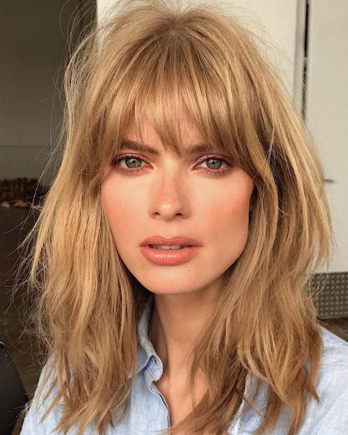 Стрижки с челкой на средние волосы. Модные тенденции челок на средние волосы в 2022 году