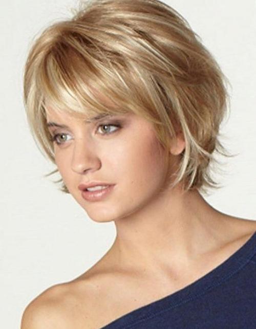 Модные женские стрижки на средние волосы 2022 с челкой и без. Модные тенденции стрижек с челкой на средние волосы 2022 года с фото 19