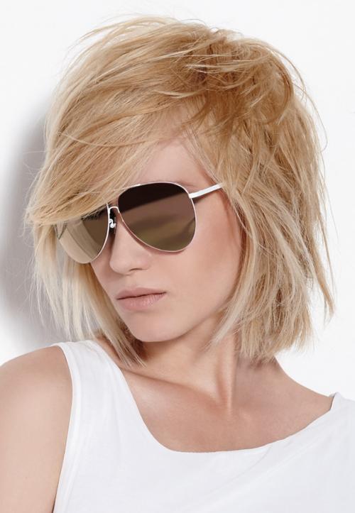 Модные женские стрижки на средние волосы 2022 с челкой и без. Модные тенденции стрижек с челкой на средние волосы 2022 года с фото 17