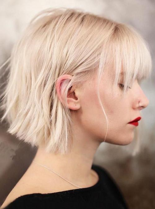 Модные женские стрижки на средние волосы 2022 с челкой и без. Модные тенденции стрижек с челкой на средние волосы 2022 года с фото 21