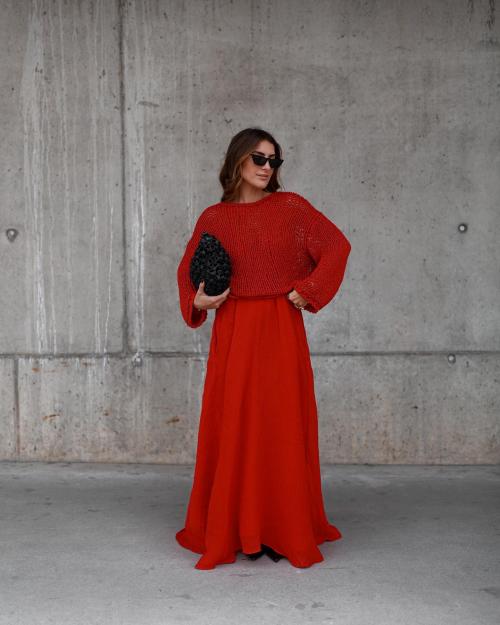 Какие стили блузок подходят для делового наряда с красной юбкой. С чем носить красную юбку в 2025 году: 70+ привлекательных и ярких идей