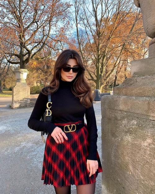 Какие стили блузок подходят для делового наряда с красной юбкой. С чем носить красную юбку в 2025 году: 70+ привлекательных и ярких идей