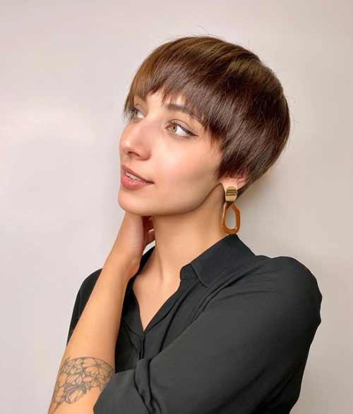 Стрижки на тонкие волосы 2022. Короткие стрижки с челкой для тонких волос