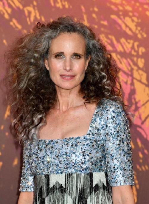 Шоколадный цвет волос 2022. Модный цвет волос 2022: актуальные тренды, техники окрашивания, фото 37 Шоколадный цвет волос 2022. Модный цвет волос 2022: актуальные тренды, техники окрашивания, фото 37