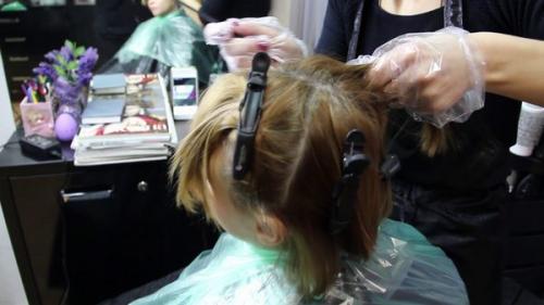 Делаем мелирование с розовым цветом на светлых волосах. Как сделать розовые пряди на светлых волосах? 13 Делаем мелирование с розовым цветом на светлых волосах. Как сделать розовые пряди на светлых волосах? 13