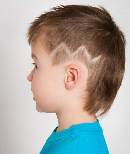 Стрижка для мальчика с рисунком молния. Стрижки для мальчиков с рисунком на висках — фото причесок