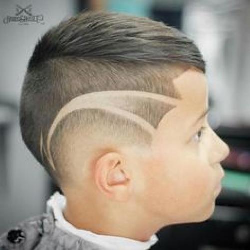 Стрижка для мальчика с рисунком молния. Стрижки для мальчиков с рисунком на висках — фото причесок