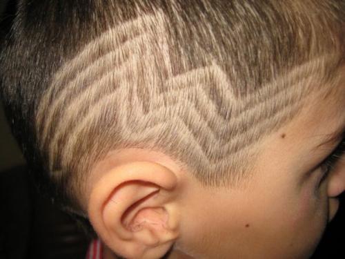 Рисунки на голове для мальчиков. Стрижки для мальчиков с рисунком на висках — фото причесок 30 Рисунки на голове для мальчиков. Стрижки для мальчиков с рисунком на висках — фото причесок 30