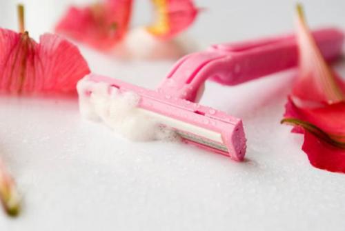 Чем хорошо брить зону бикини. Основные способы эпиляции 01