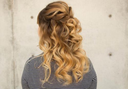 Вечерняя укладка на распущенные волосы. Прически с распущенными волосами — модные красивые идеи, оригинальные варианты причесок и обзор актуальных моделей (105 фото)