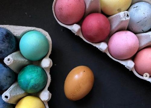 Какие техники используются для создания сложных узоров на луковых масках.  Натуральные красители