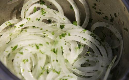 Как хранить луковую маску, чтобы она не потеряла своих свойств. Способы хранения очищенного лука