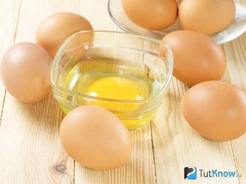 Рецепты масок для волос из яйца и меда: простые и эффективные способы 04 Рецепты масок для волос из яйца и меда: простые и эффективные способы 04