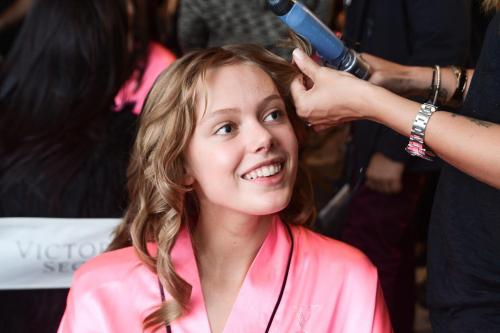 Укладка волос локоны. Локоны: 15 видов, названия и разные способы укладки