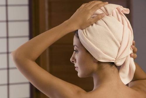 Маска для волос в домашних условиях с репейным маслом: простые рецепты 01 Маска для волос в домашних условиях с репейным маслом: простые рецепты 01