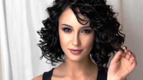 Укладка утюжком на средние волосы. Укладка волос утюжком: прямые завить, кудрявые распрямить 14