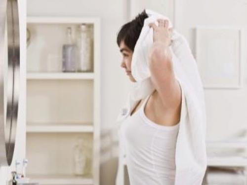 Укладка утюжком на средние волосы. Укладка волос утюжком: прямые завить, кудрявые распрямить 11