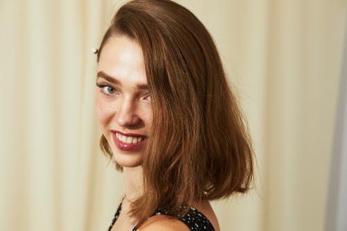 Быстрые прически на средние волосы. Простые прически на средние волосы: 75 стильных примеров