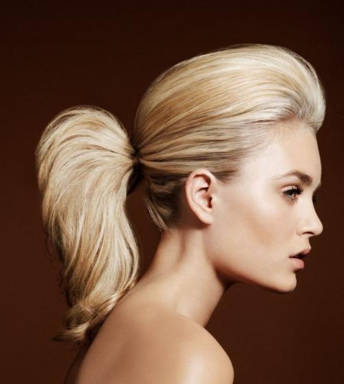 Прическа с начесом и прямыми волосами. Прическа с начесом: варианты создания. Начес на макушке, начес с высоким пучком, хвост с начесом. Пошаговая инструкция с фото, как сделать прическу в домашних условиях