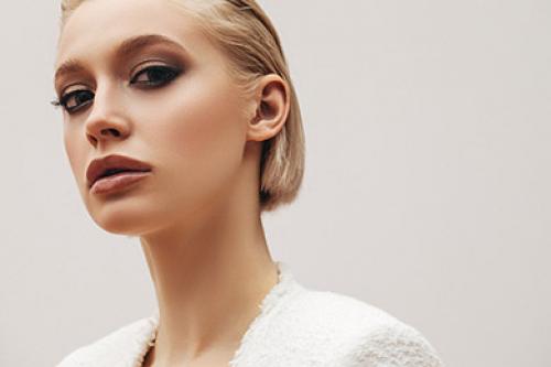 Стильные укладки на каре. Легкие повседневные прически на каре