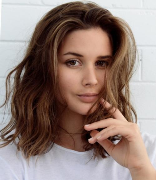 Стрижки без челки 2021. Стрижка для средних волос без челки