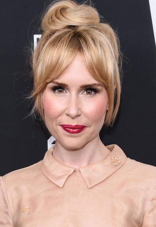 Прически на средние волосы с челкой на каждый день. Прически на средние волосы с челкой – фото