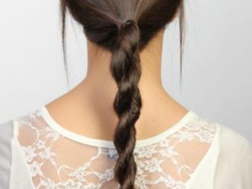 Легкие прически на средние волосы своими руками. Красивые прически на средние волосы быстро и легко поэтапно своими руками. Фото 38