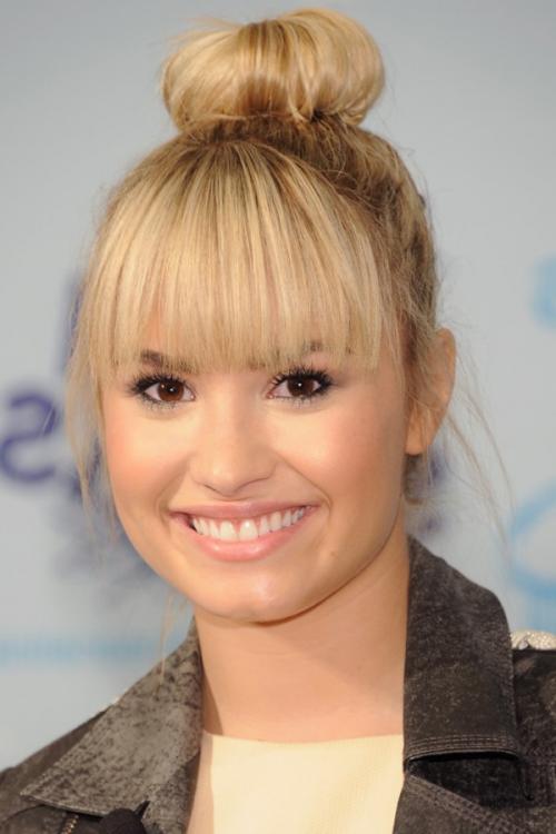 Прически на средние волосы с челкой на каждый день. Прически на средние волосы с челкой – фото