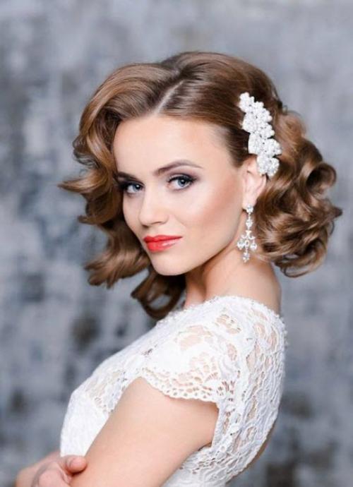 Как уложить волосы средней длины с челкой. Прическа на средние волосы с челкой. Стильные варианты укладок с фото